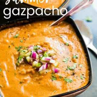 Easy Summer Gazpacho with just 10 ingredients! A fresh and flavorful starter for your next meal.