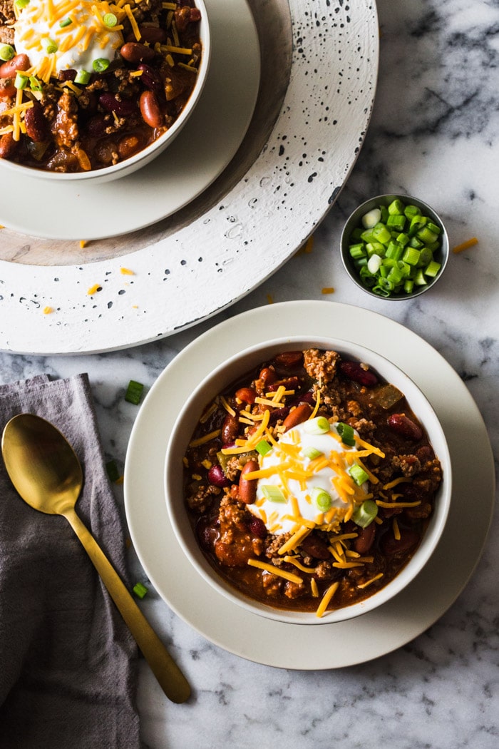 Easy Weeknight Chili - Just 8 ingredients to put this yummy and impressive dish on the table. Perfect for weeknights, tailgates, and freezer meals!