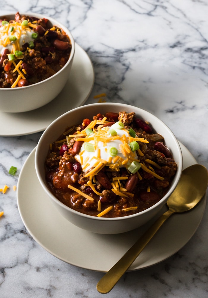 Easy Weeknight Chili - Just 8 ingredients to put this yummy and impressive dish on the table. Perfect for weeknights, tailgates, and freezer meals!